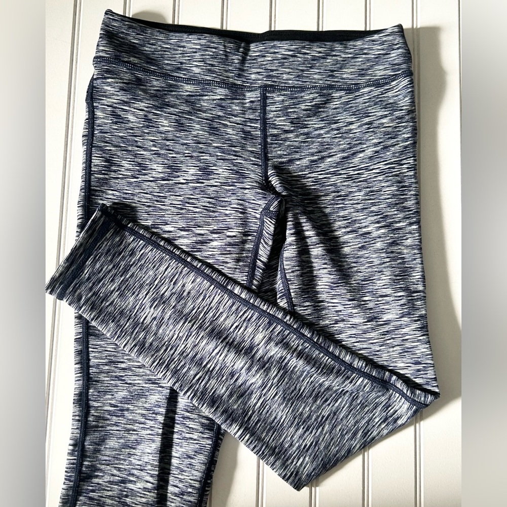 IVIVVA by LULULEMON girls size 12 reversible 7/8 leggings